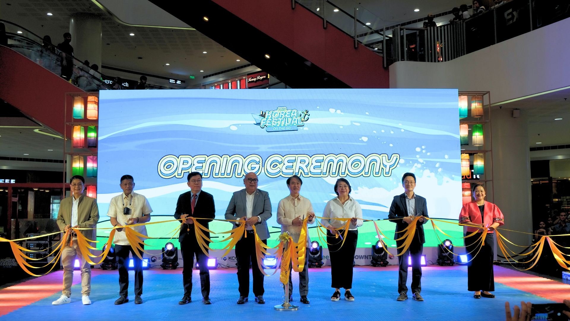 (From left to right) Gracing the event was the presence of key dignitaries and cultural leaders. Among the honored guests were Mr. Joey Tumolva, Assistant Vice President of SM CDO Downtown Premier; Atty. Roy Hilario Raagas, City Administrator of Cagayan de Oro; President Lee Jinwook of the Korean Association in Cagayan de Oro; Undersecretary Ferdinand Jumapao of the Department of Tourism, His Excellency Lee Sang-hwa, Ambassador of the Republic of Korea to the Philippines, Governor Juliette Uy of Misamis Oriental, Director Kim Myeongjin of the Korean Cultural Center in the Philippines and Regional Director Marie Elaine Unchuan, Department of Tourism Region 10.