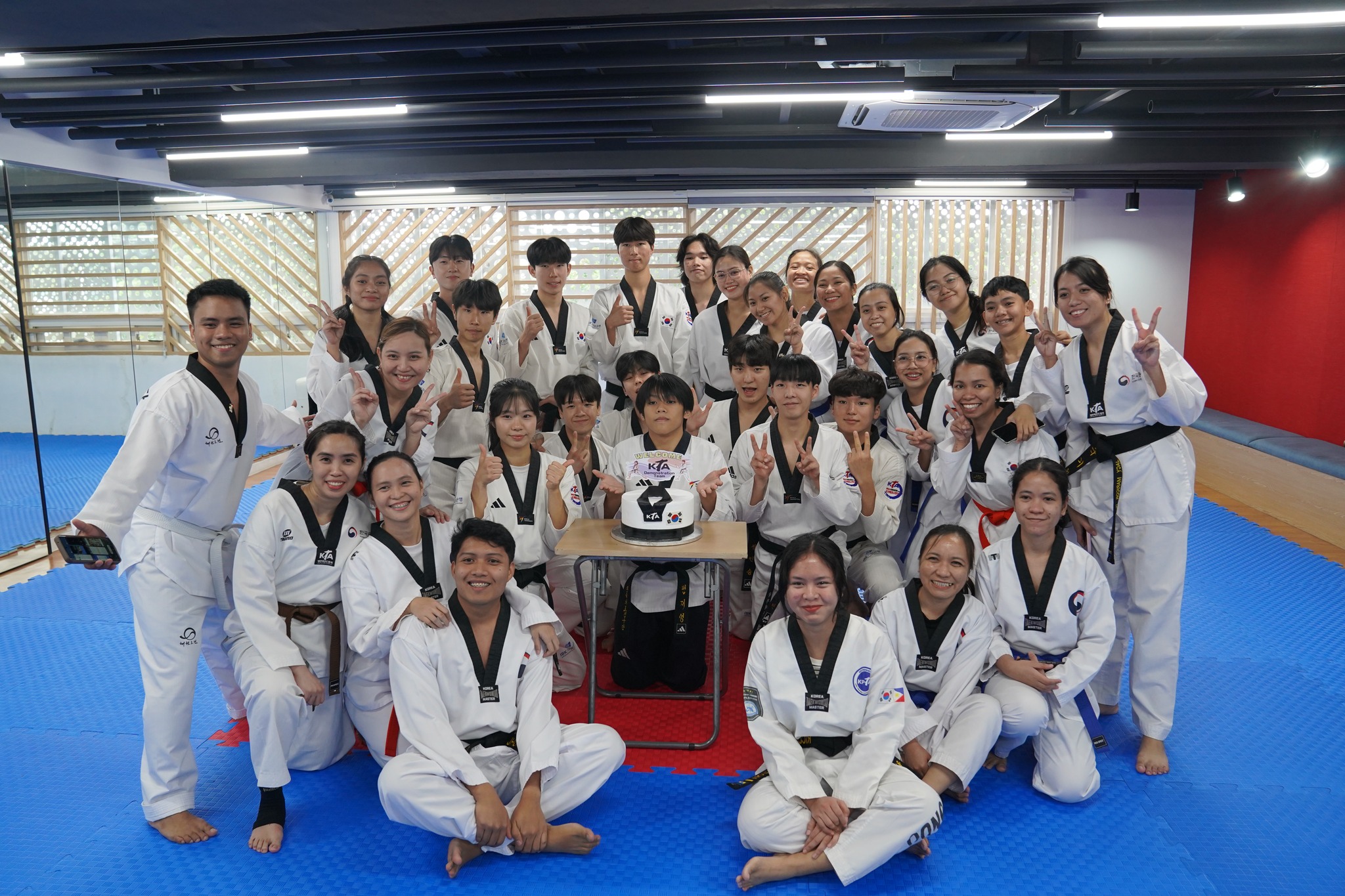 태권도 워크숍 참가자 단체사진