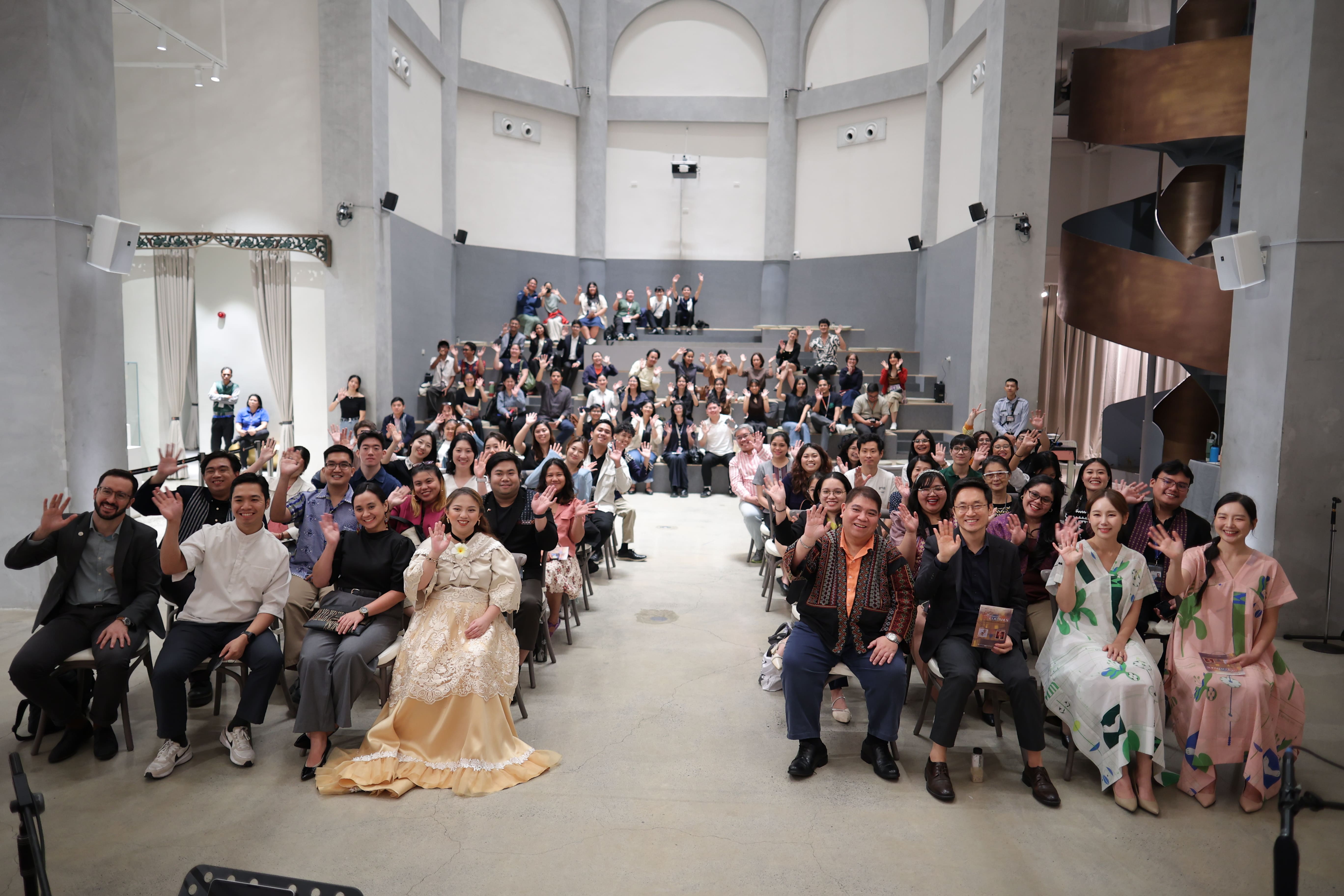 출연진 및 참가자 단체사진