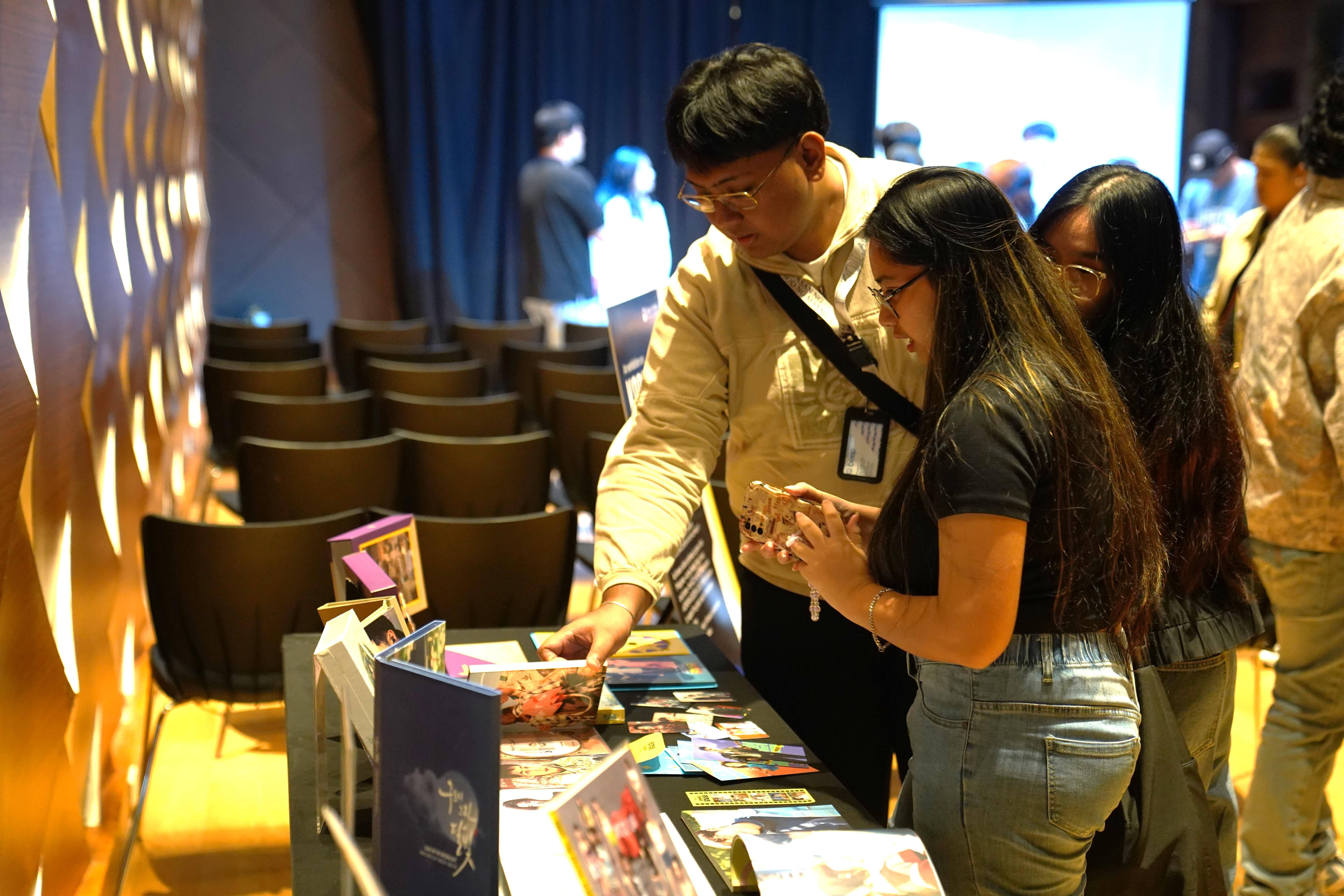 드라마 및 K팝 굿즈 전시