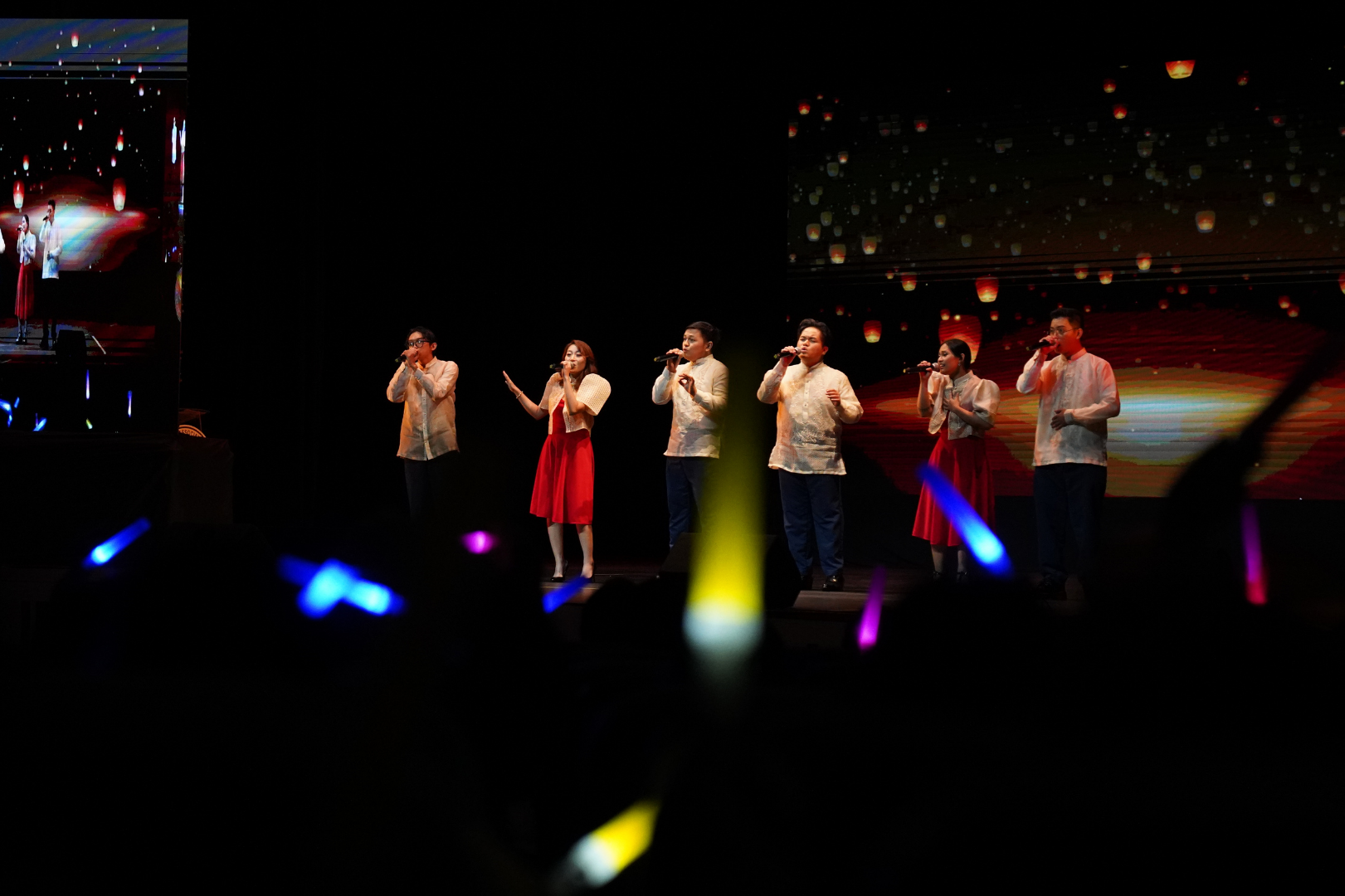 ‘Iskollas’ performs hit classics both from the Philippines and Korea.