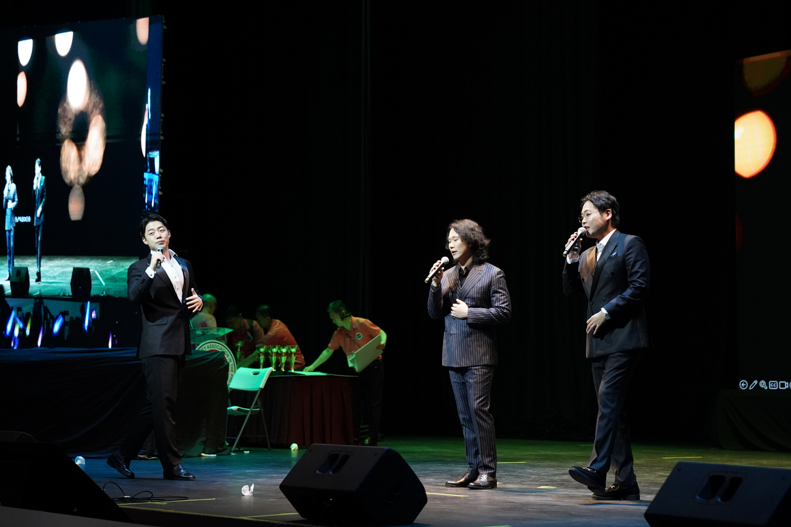 ‘Phantom Singer’ stars serenades the crowd with their classic and contemporary pieces
