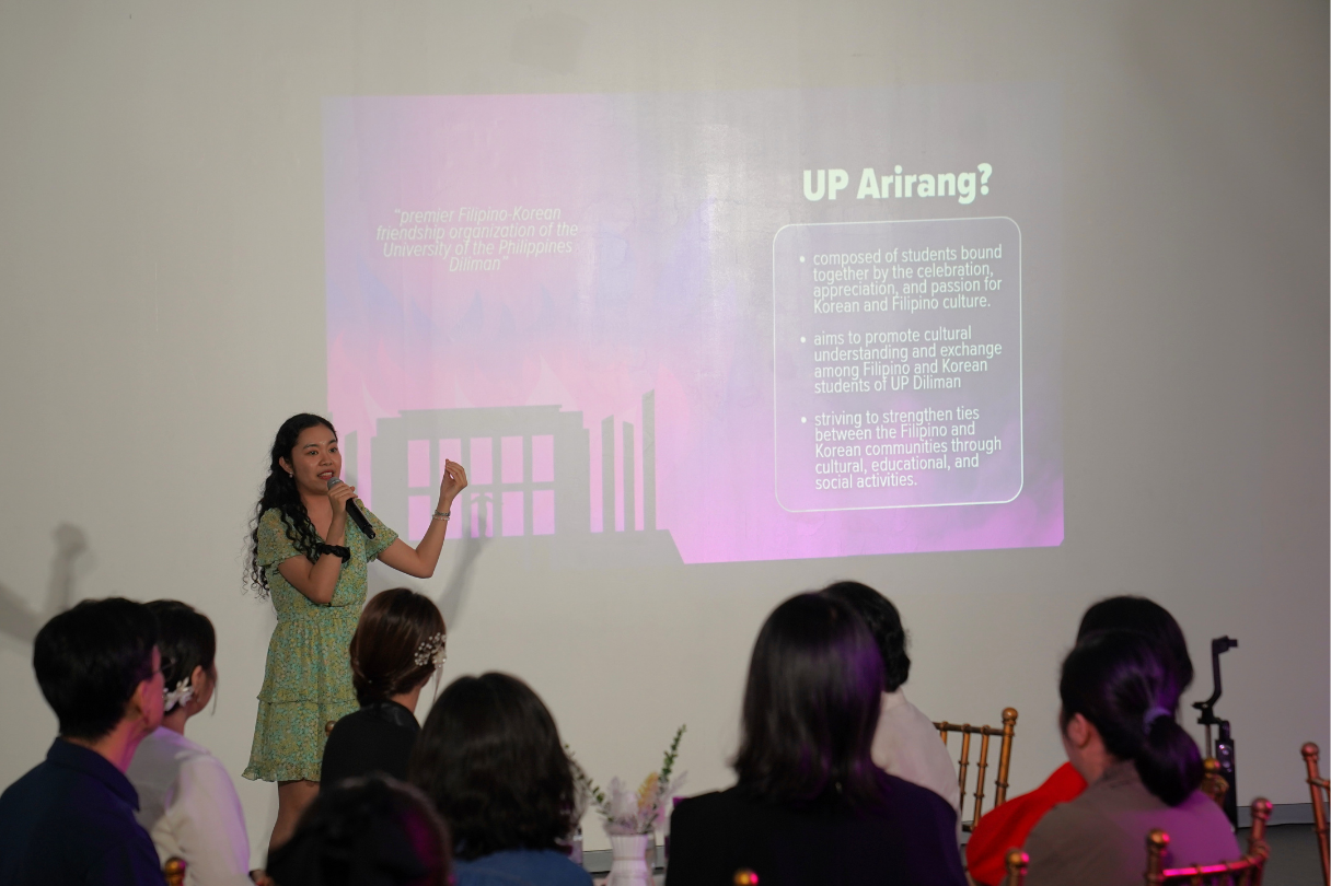 UP Arirang Representative Presenting