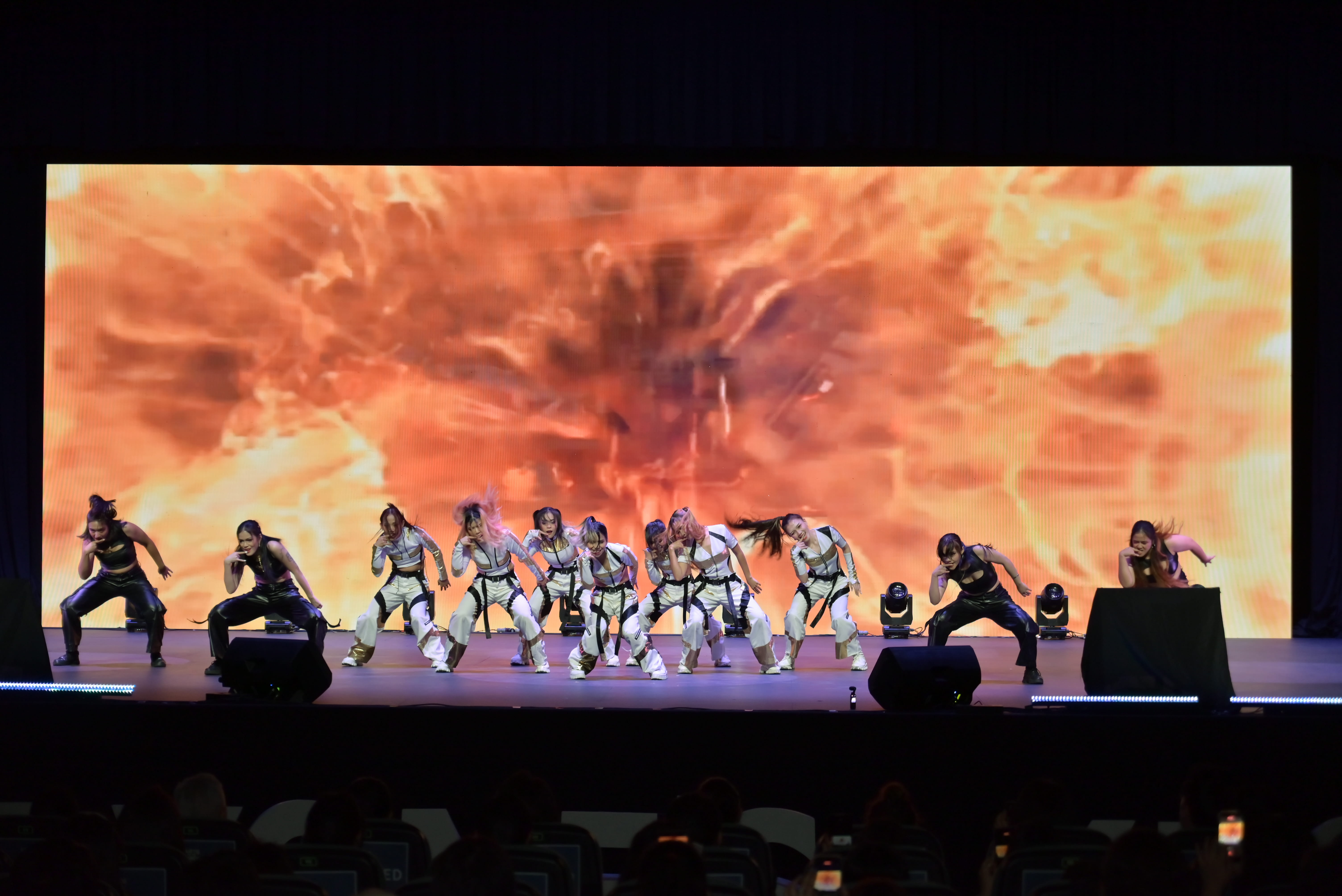 알파 경연 무대