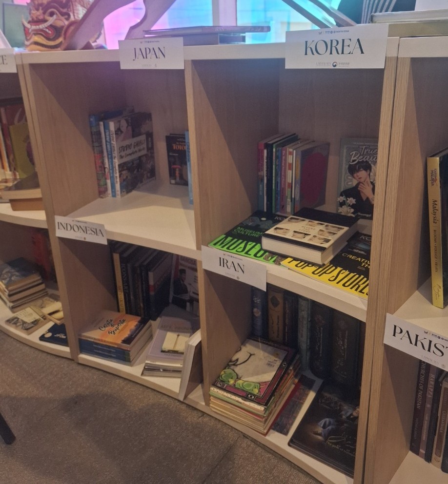 라탈라야 국제 도서관 내 한국 코너