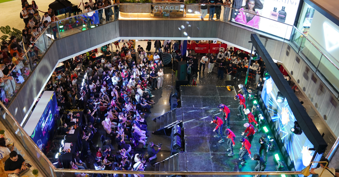 Photo 1. Fans, artists, and K-pop enthusiasts fill Robinsons Galleria as Everyone’s KPOP: KPOP in Colors brings together music, creativity, and cultural exchange in a vibrant celebration of Korean pop culture.